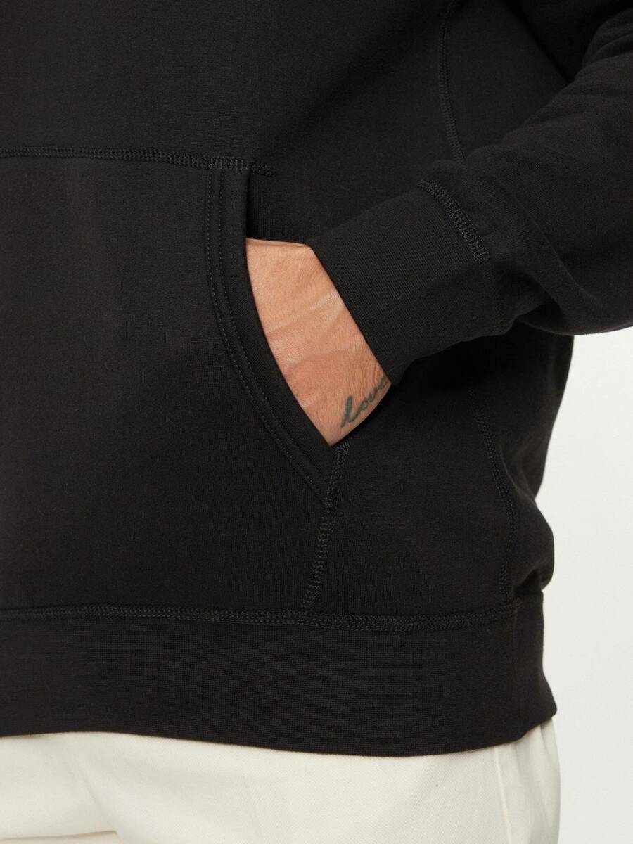 detail Tommy Hilfiger pánska čierna mikina