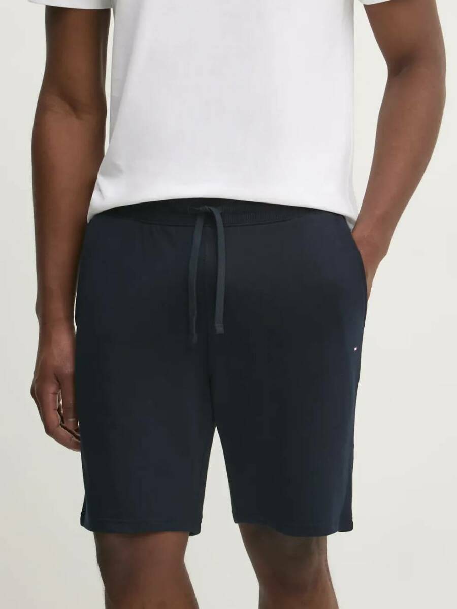 detail Tommy Hilfiger pánske tmavo modré kraťasy