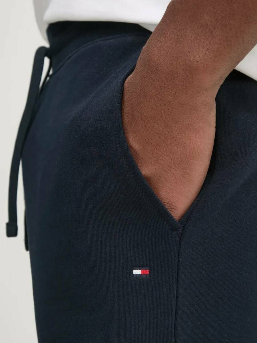 detail Tommy Hilfiger pánske tmavo modré kraťasy