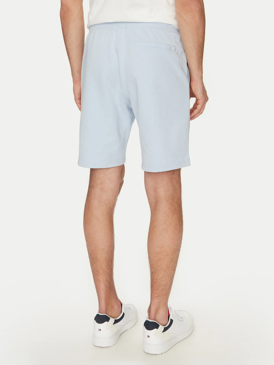 detail Tommy Hilfiger pánske svetlo modré teplákové kraťasy