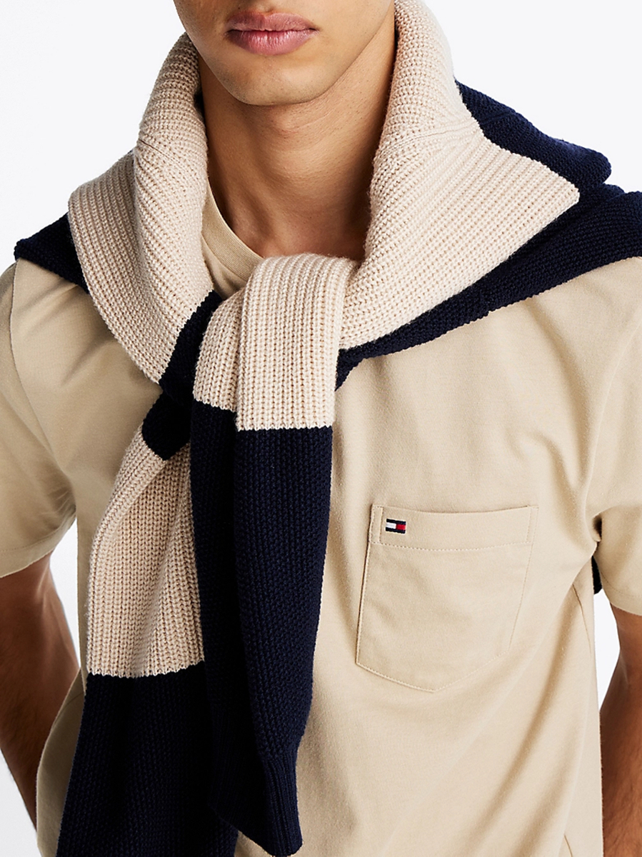 detail Tommy Hilfiger béžové pánske tričko