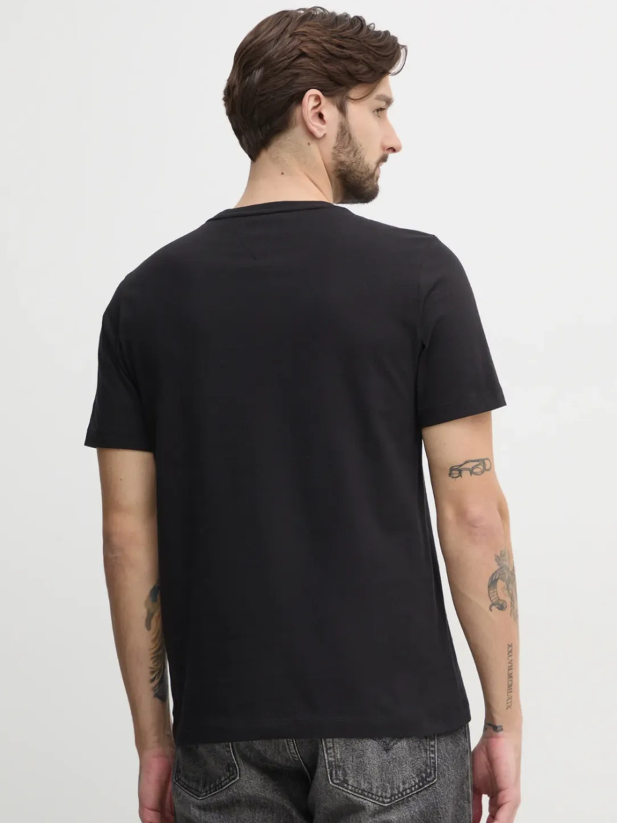 detail Tommy Hilfiger pánske čierne tričko