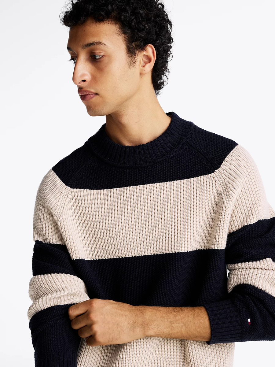 detail Tommy Hilfiger pánsky sveter Rugby