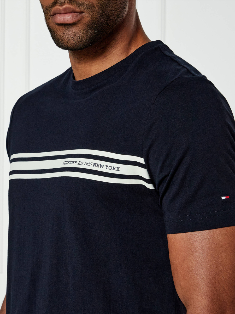 detail Tommy Hilfiger pánske tmavo modré tričko