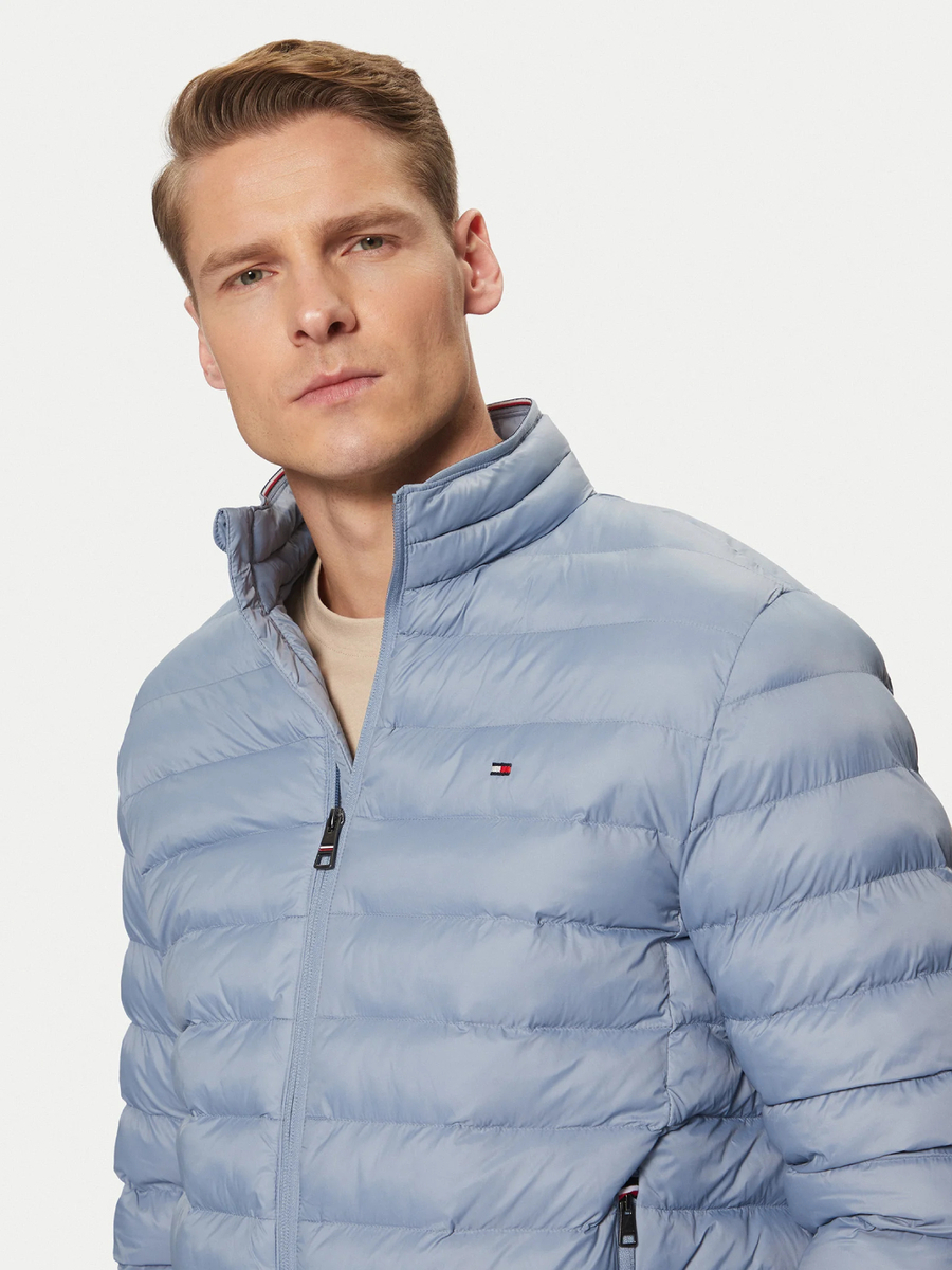 detail Tommy Hilfiger pánska svetlo modrá bunda