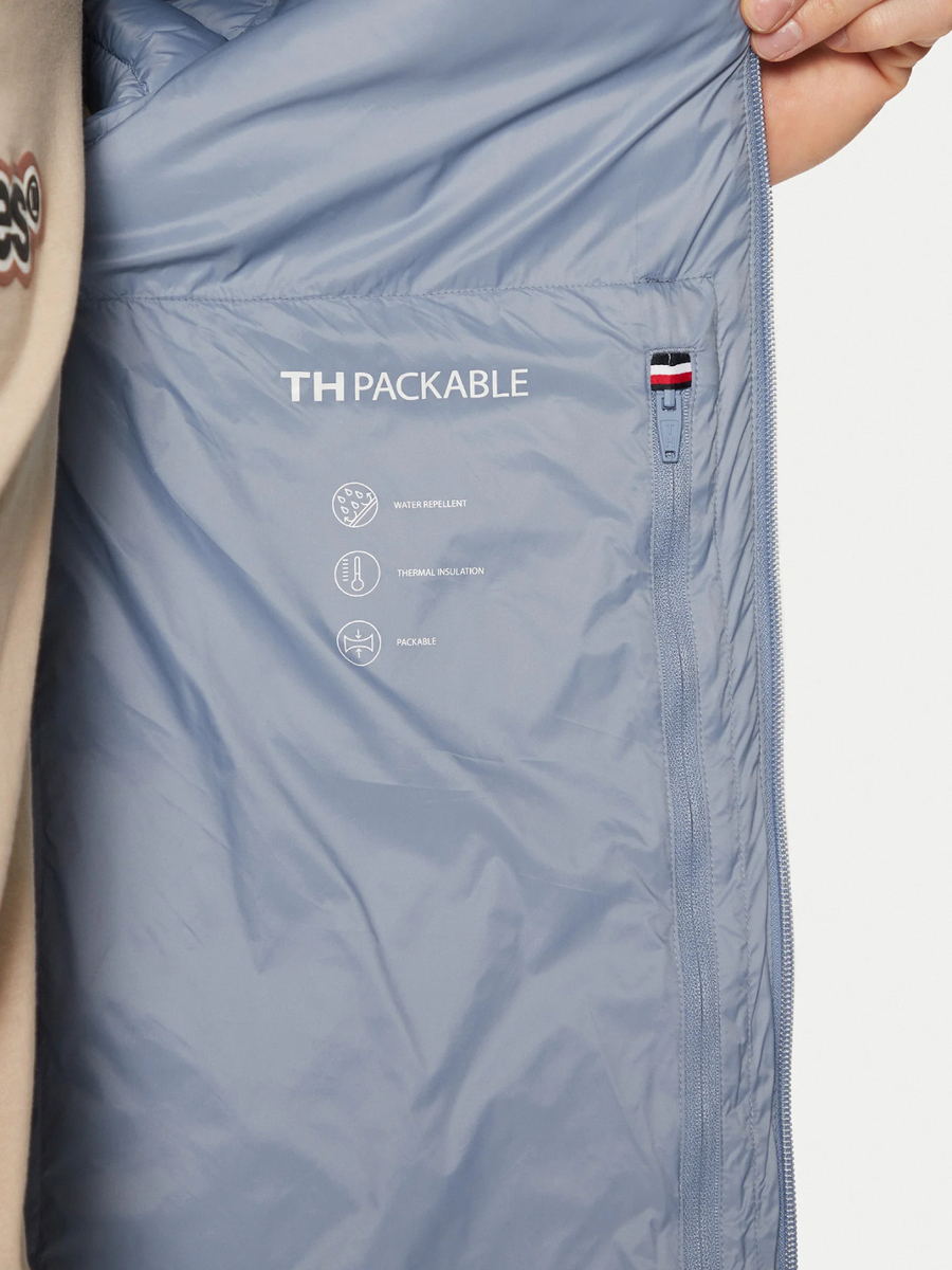 detail Tommy Hilfiger pánska svetlo modrá bunda