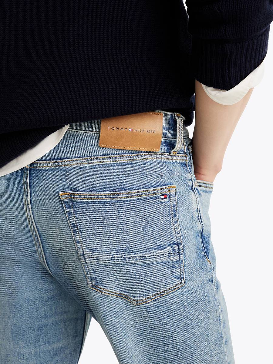 detail Tommy Hilfiger pánske modré džínsy