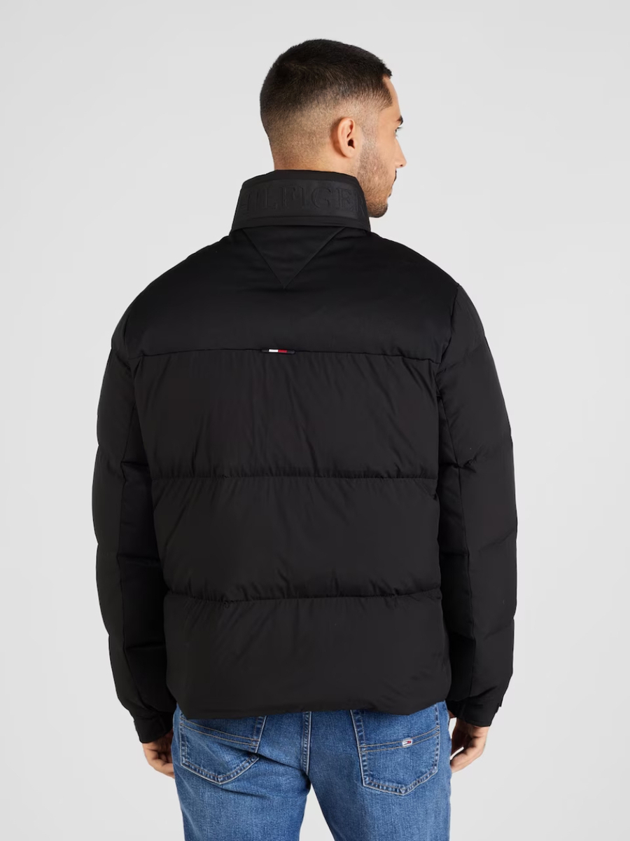 detail Tommy Hilfiger pánska čierna bunda