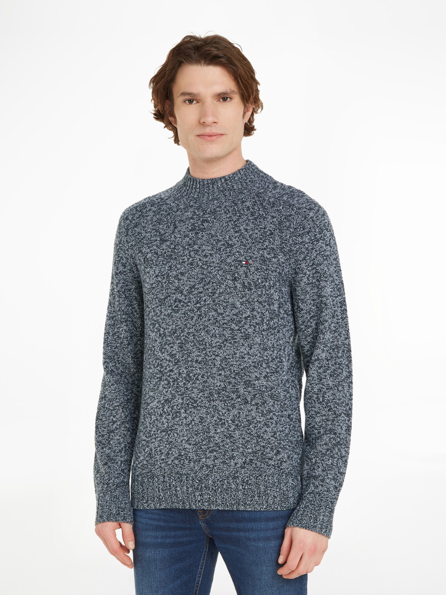 detail Tommy Hilfiger pánsky šedý sveter