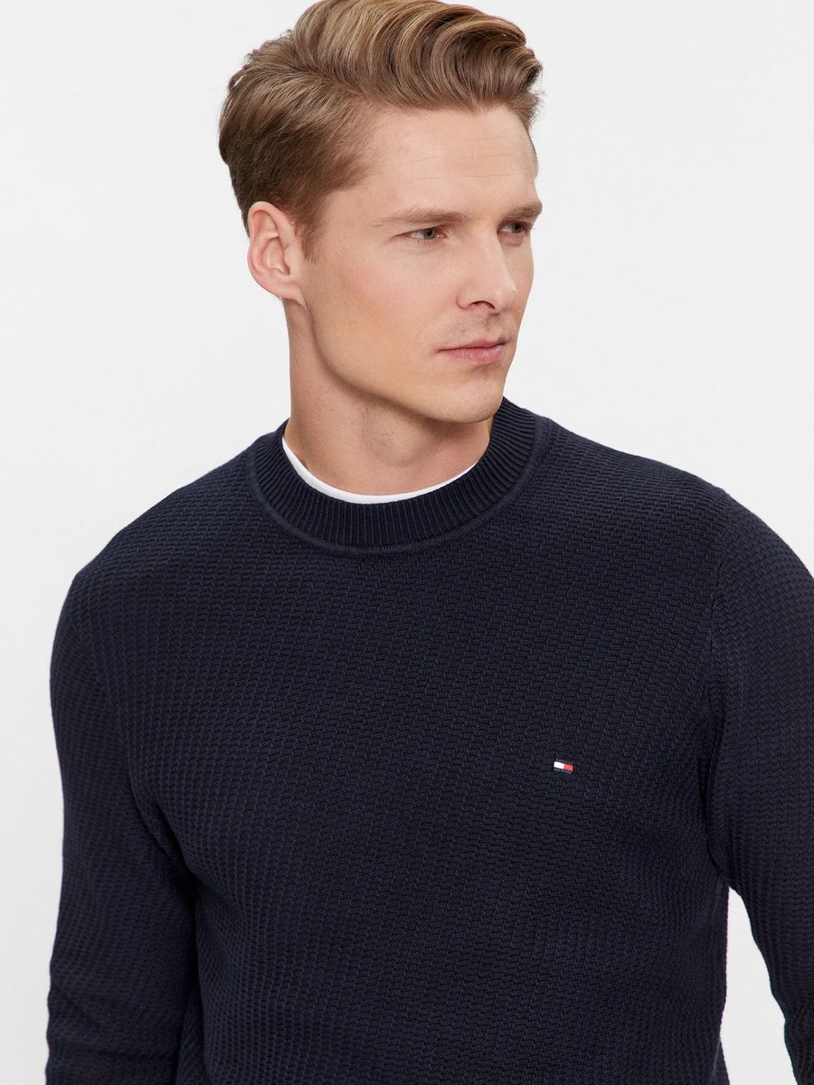 detail Tommy Hilfiger pánsky tmavomodrý sveter