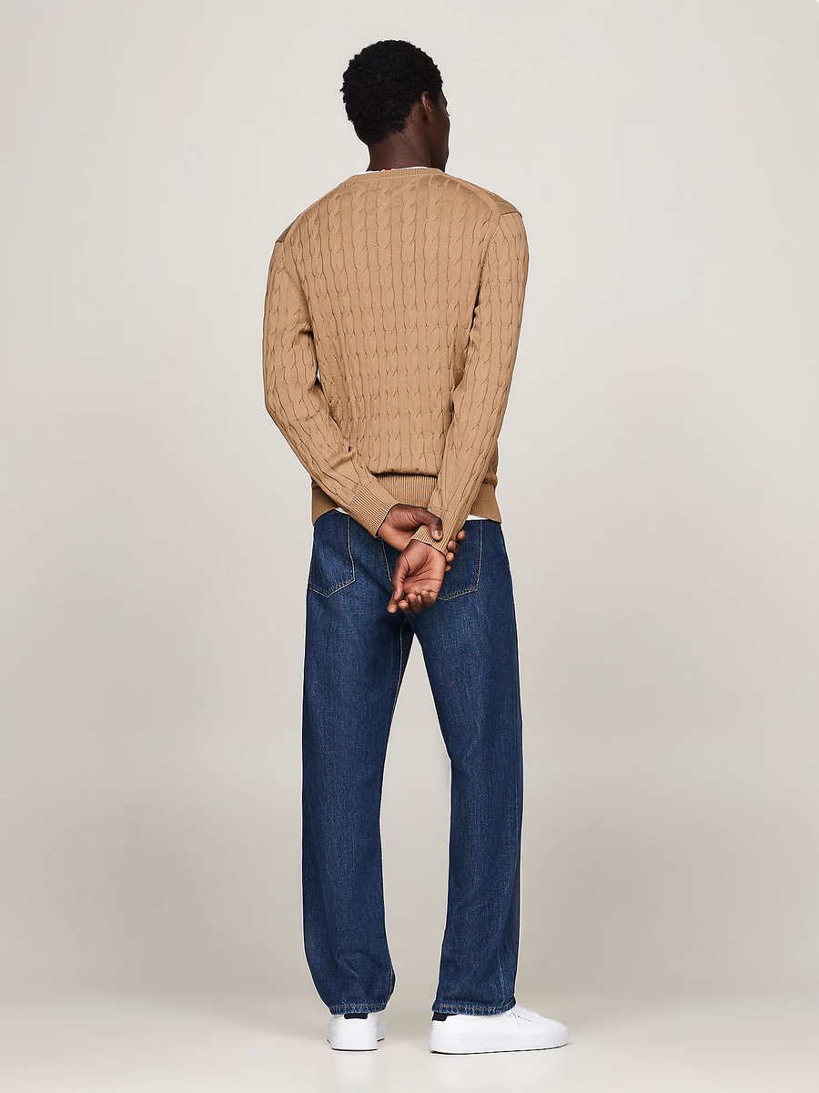 detail Tommy Hilfiger pánsky béžový sveter