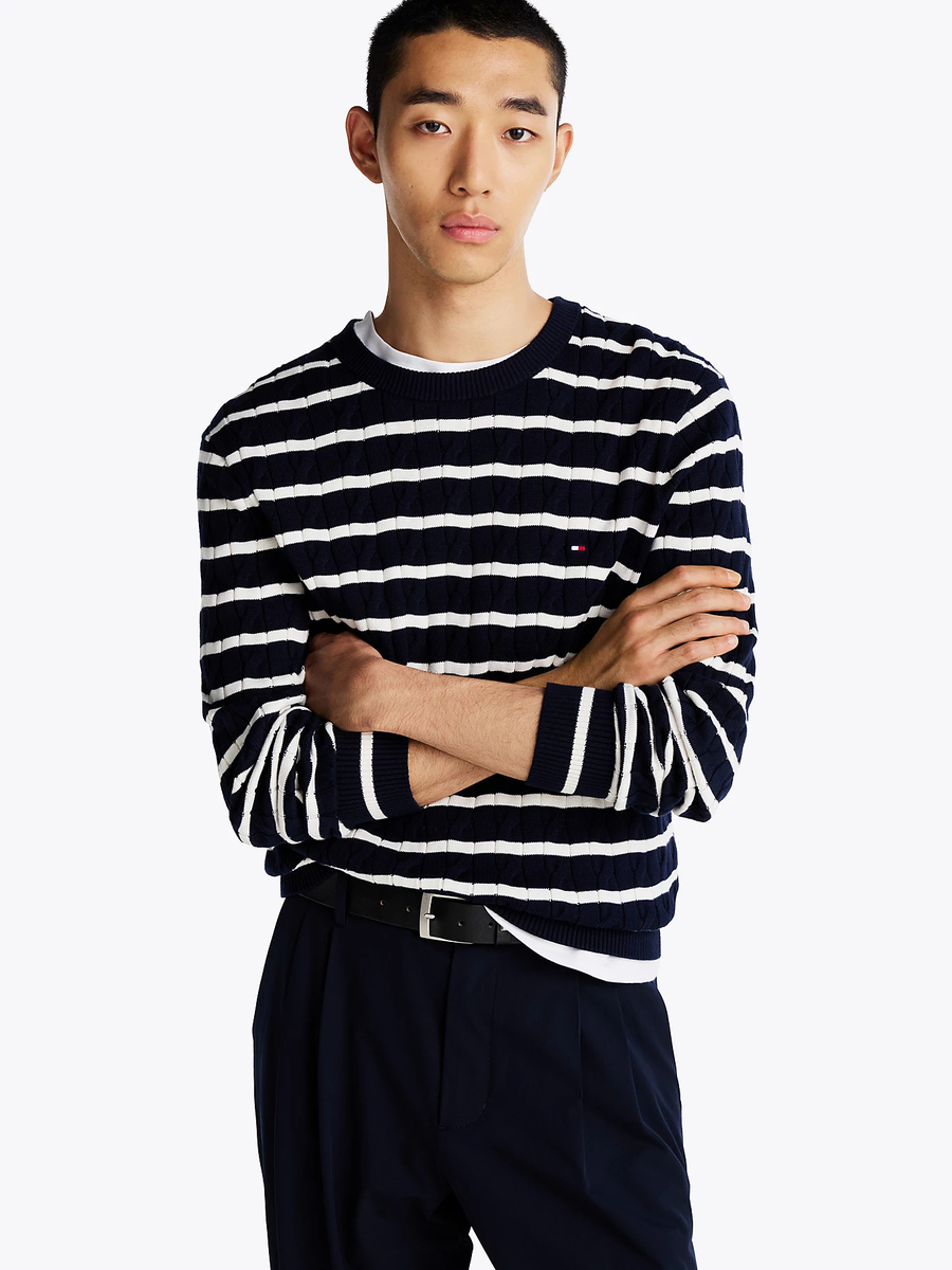 detail Tommy Hilfiger pánsky bavlnený sveter