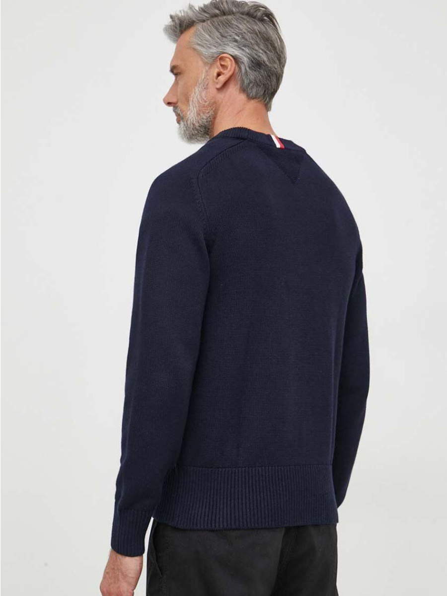 detail Tommy Hilfiger pánsky tmavomodrý sveter