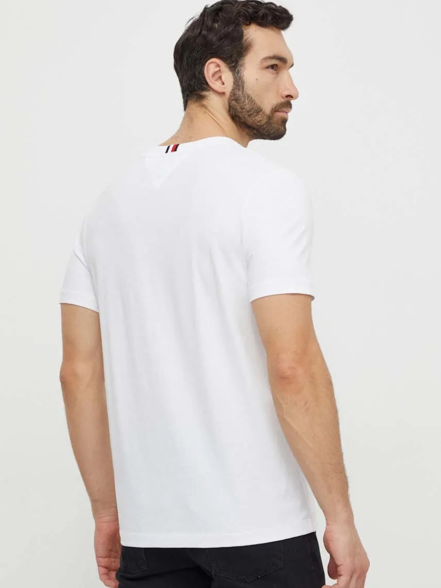 detail Tommy Hilfiger pánske biele tričko