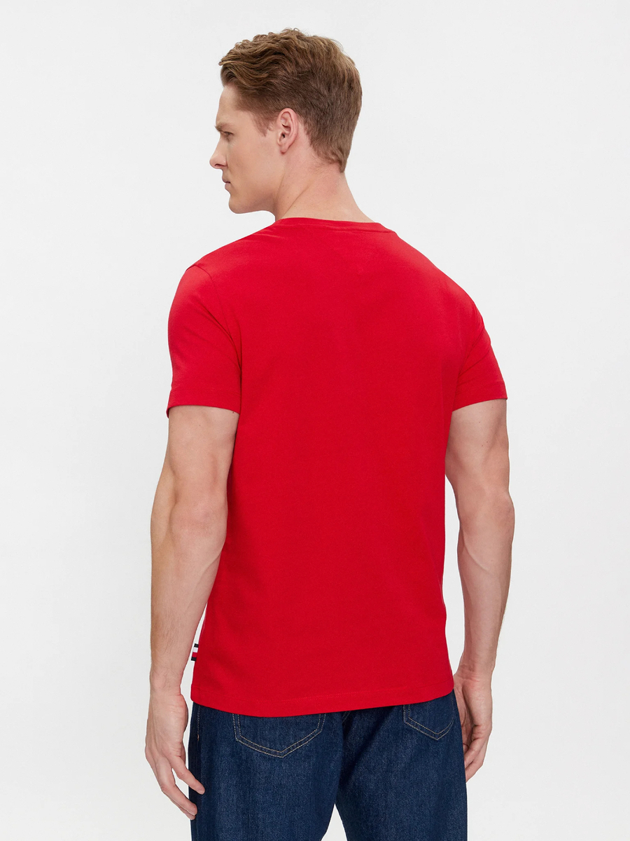 detail Tommy Hilfiger pánske červené tričko