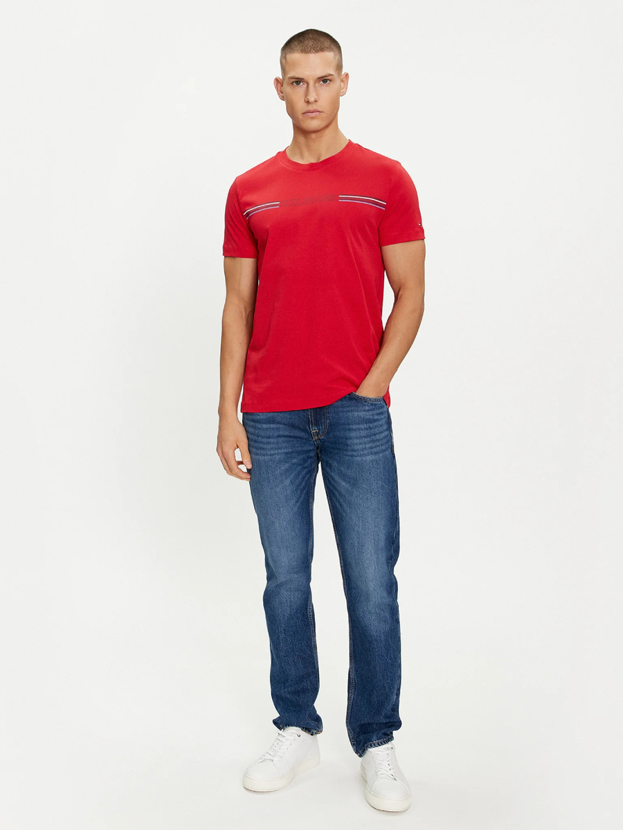 detail Tommy Hilfiger pánske červené tričko