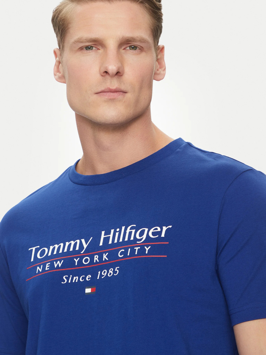 detail Tommy Hilfiger pánske modré tričko
