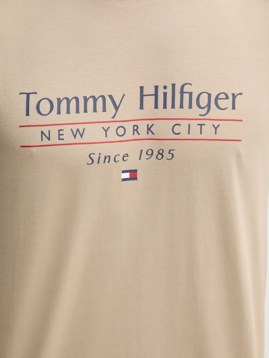 detail Tommy Hilfiger pánske béžové tričko