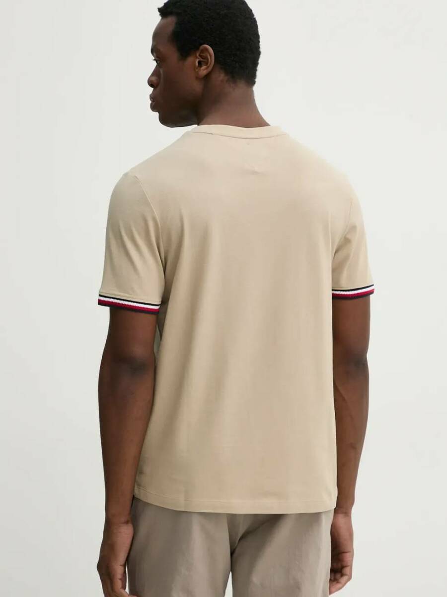 detail Tommy Hilfiger pánske béžové tričko Global