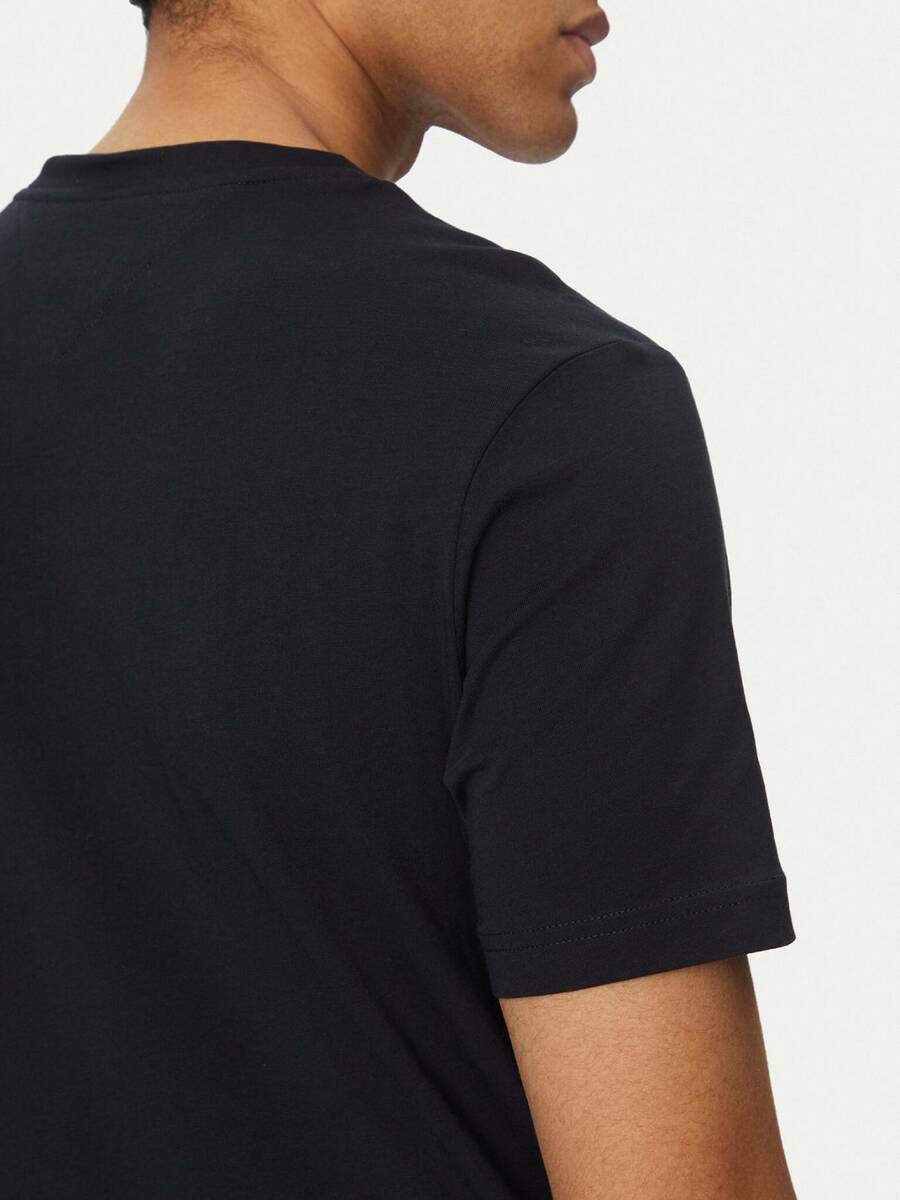 detail Tommy Hilfiger pánske tmavo modré tričko Flag