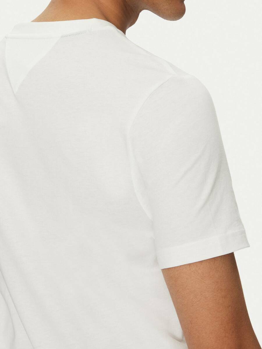 detail Tommy Hilfiger pánske biele tričko Flag