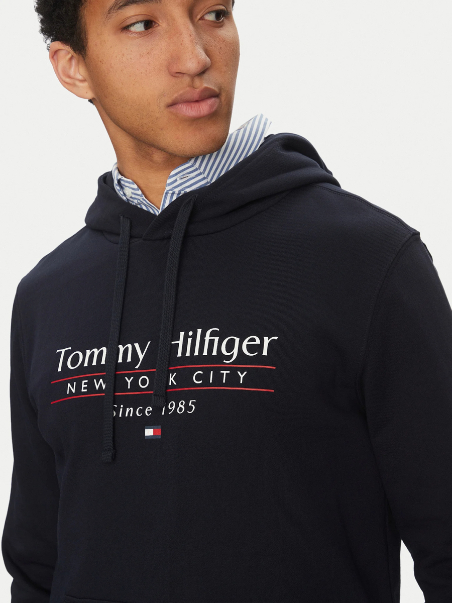 detail Tommy Hilfiger pánska tmavo modrá mikina