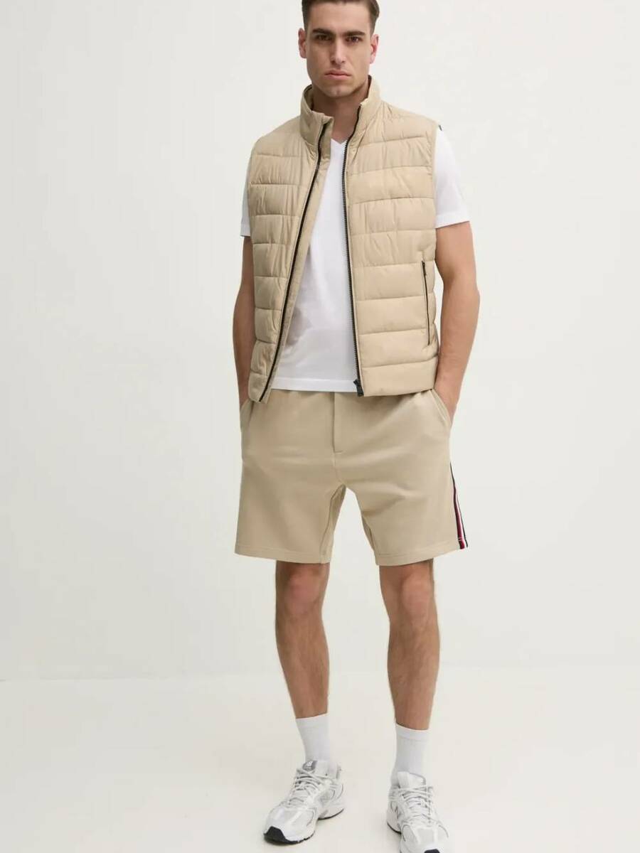detail Tommy Hilfiger pánske béžové kraťasy