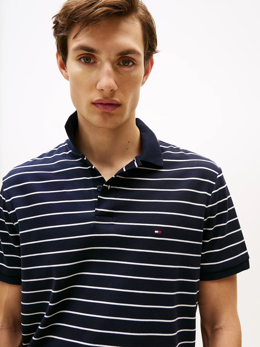 detail Tommy Hilfiger pánske tmavo modré polo tričko