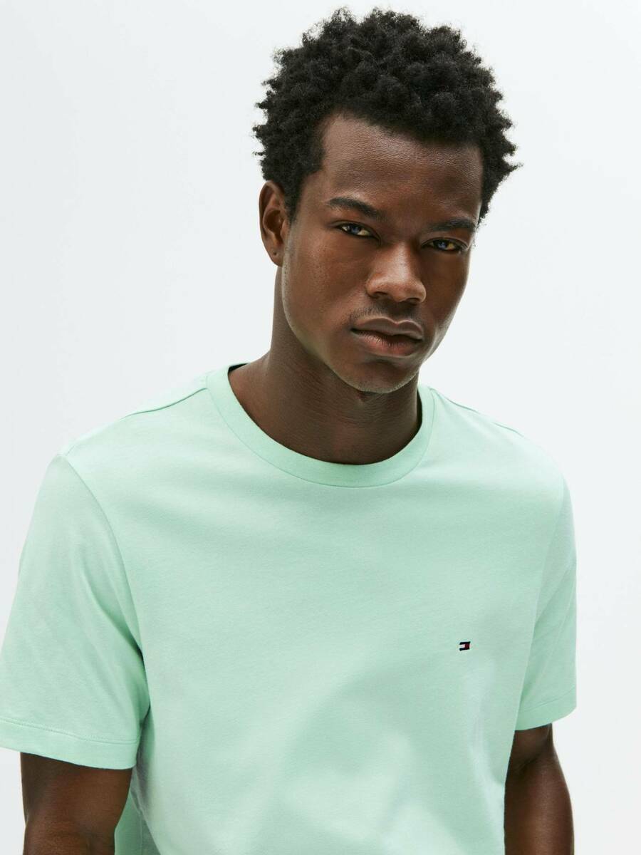 detail Tommy Hilfiger pánske zelenkavé tričko 