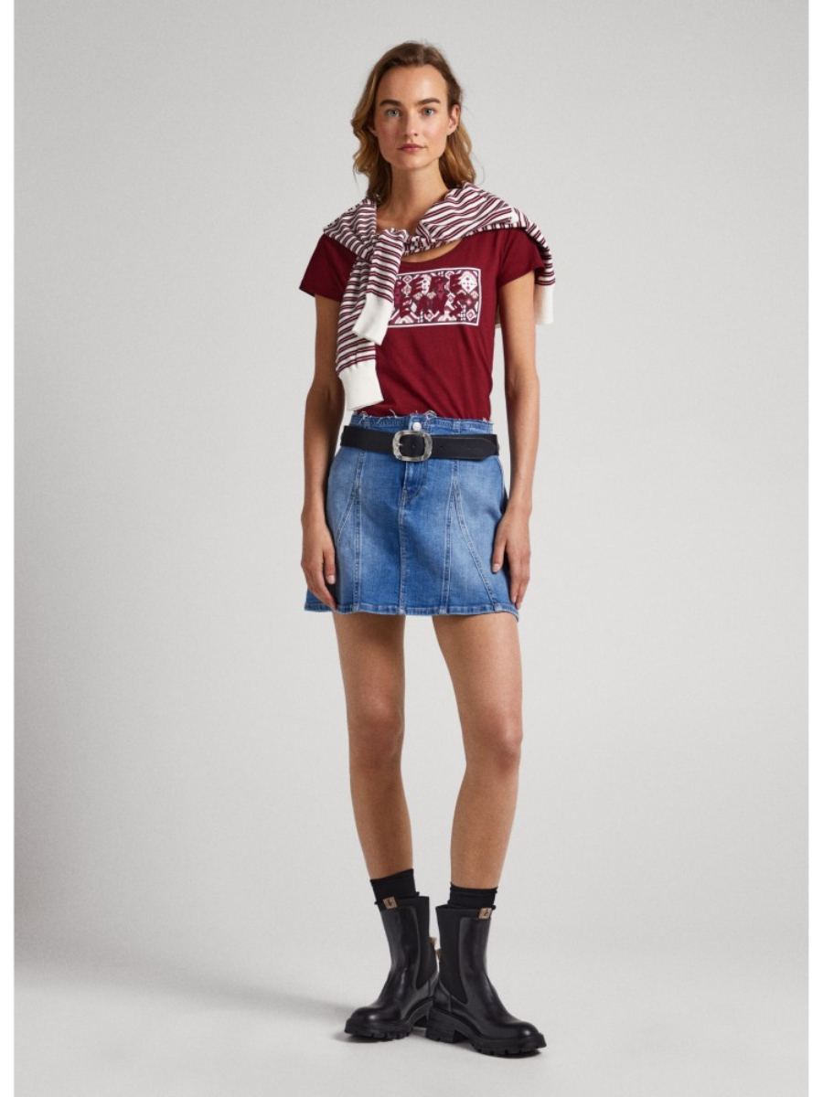 detail Pepe Jeans dámske vínové tričko