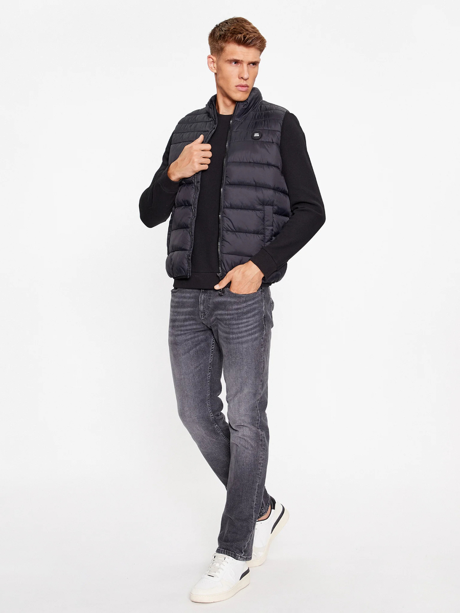 detail Pepe Jeans pánska čierna vesta