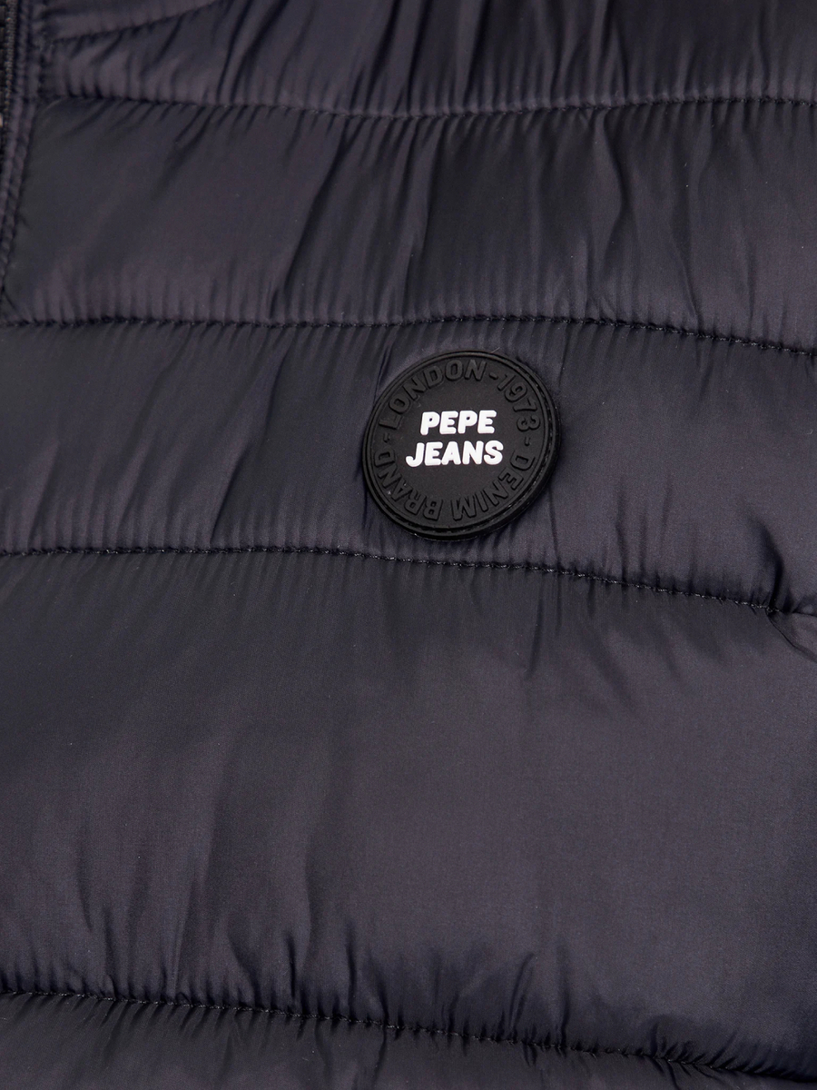 detail Pepe Jeans pánska čierna vesta