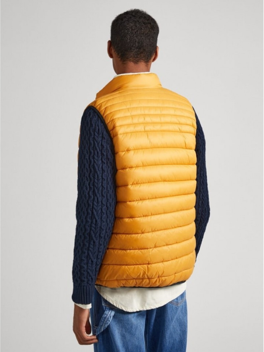 detail Pepe Jeans pánska horčicová vesta