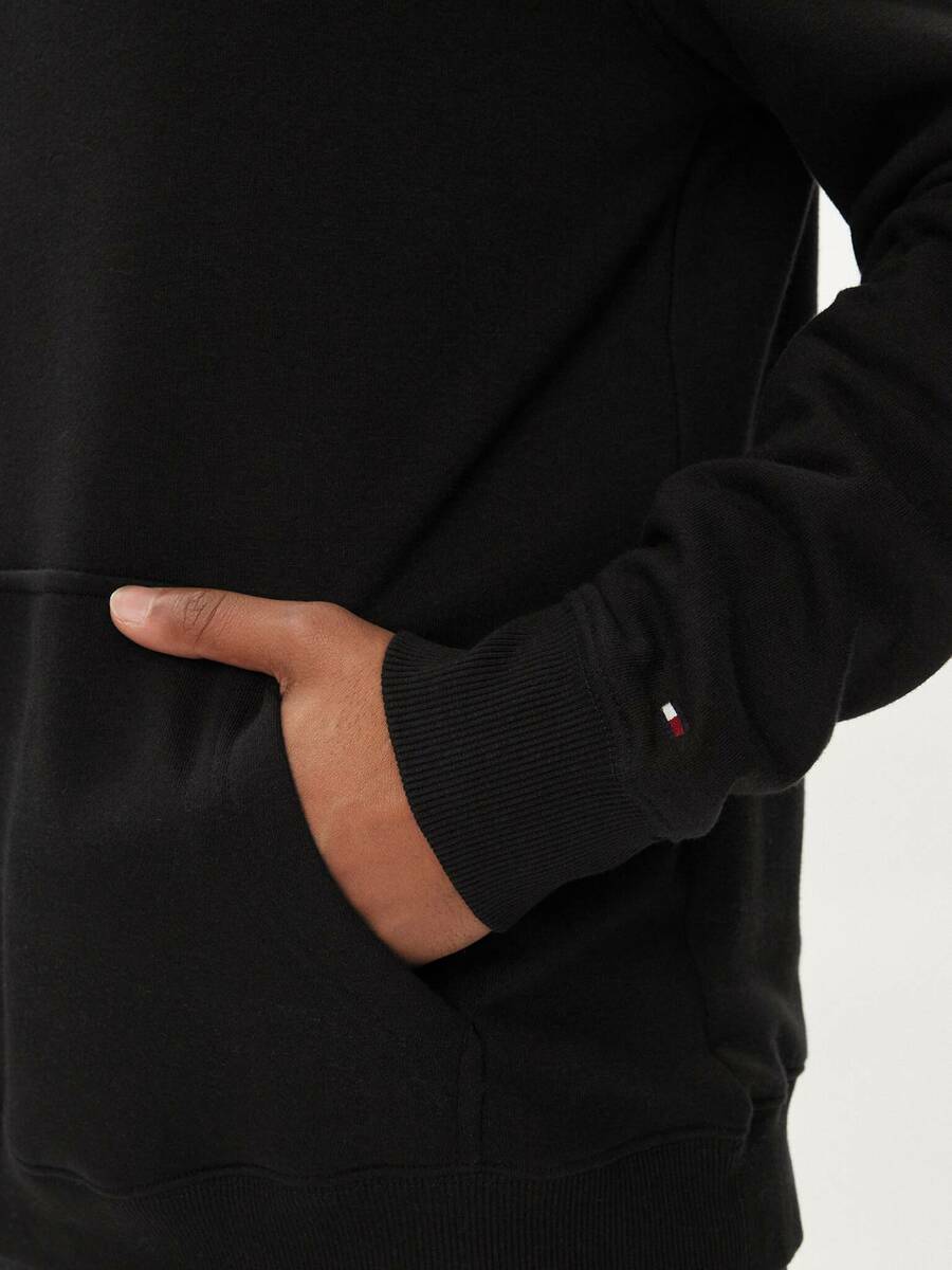 detail Tommy Hilfiger pánska čierna mikina