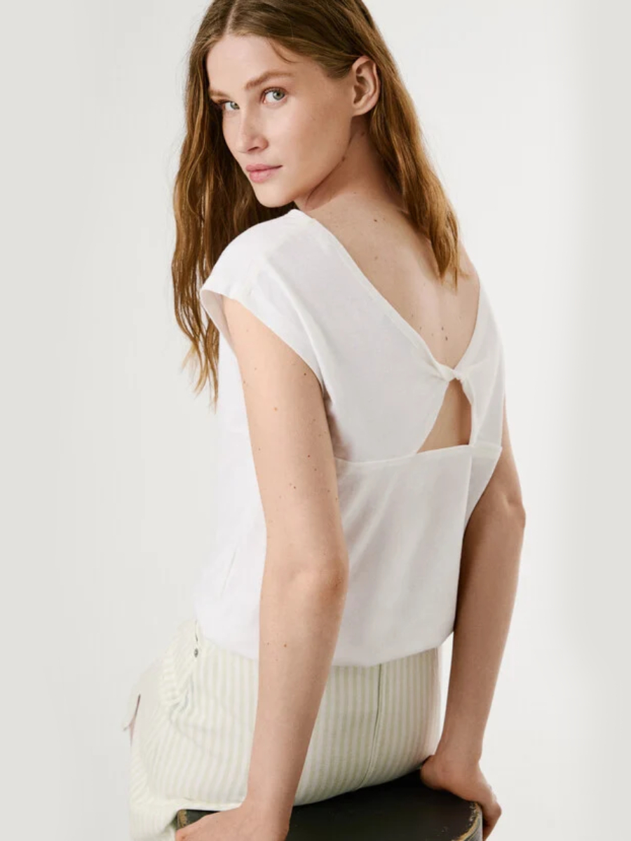 detail Pepe Jeans dámske biele tričko Alice