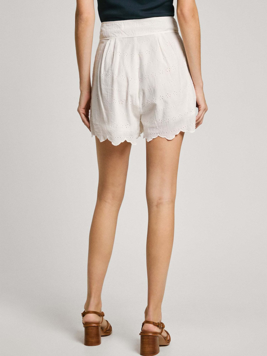 detail Pepe Jeans dámske biele kraťasy