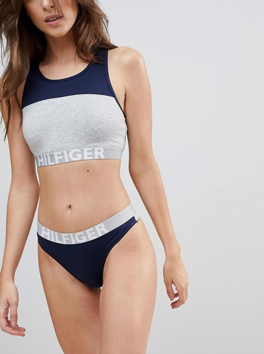 detail Tommy Hilfiger dámska šedá športová podprsenka