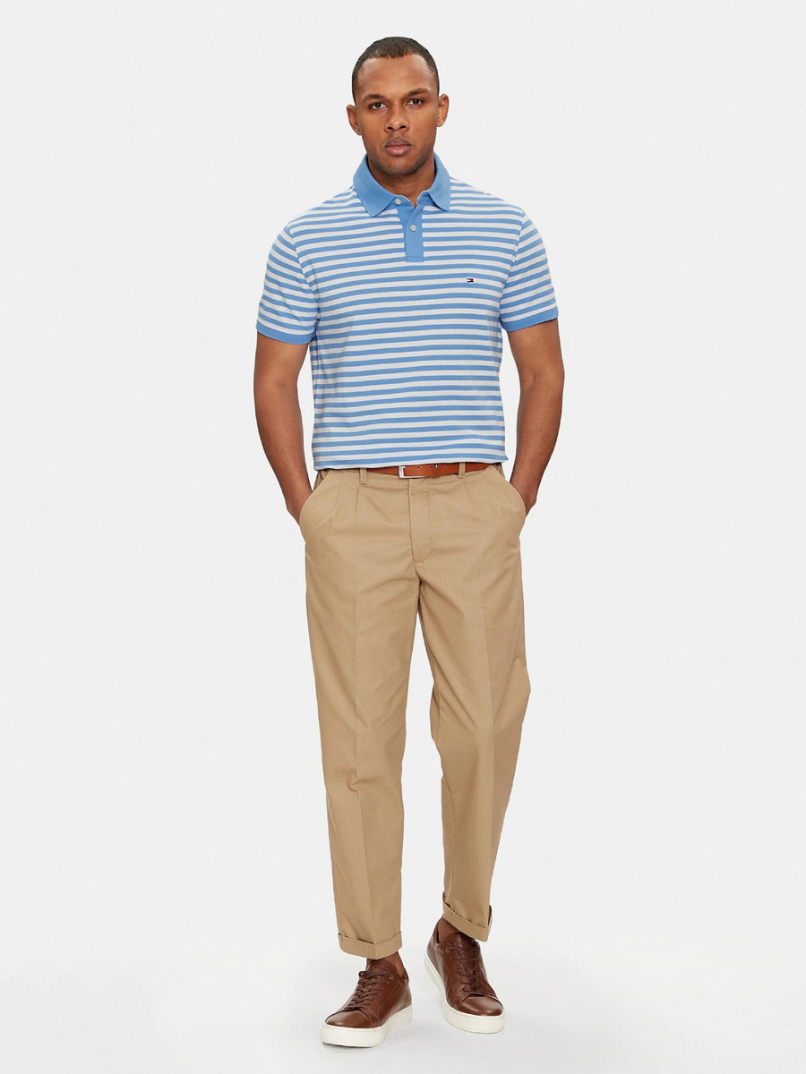 detail Tommy Hilfiger pánske modré biele pruhované polotričko
