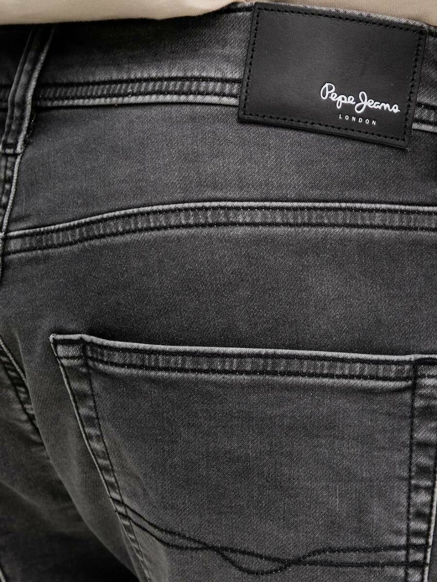 detail Pepe Jeans pánske šedé kraťasy