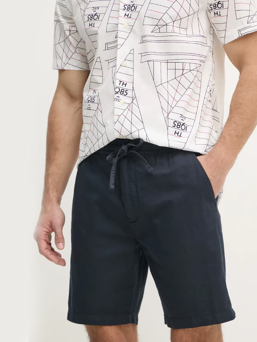 detail Pepe Jeans pánske tmavo modré ľanové šortky