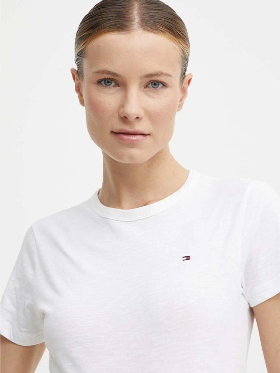 detail Tommy Hilfiger dámske biele tričko
