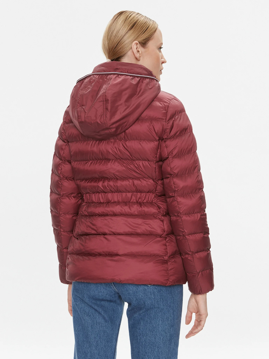 detail Tommy Hilfiger dámska vínová prešívaná bunda