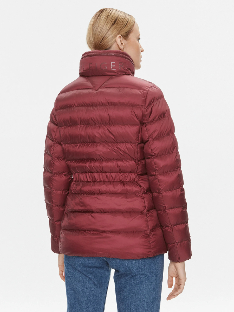 detail Tommy Hilfiger dámska vínová prešívaná bunda