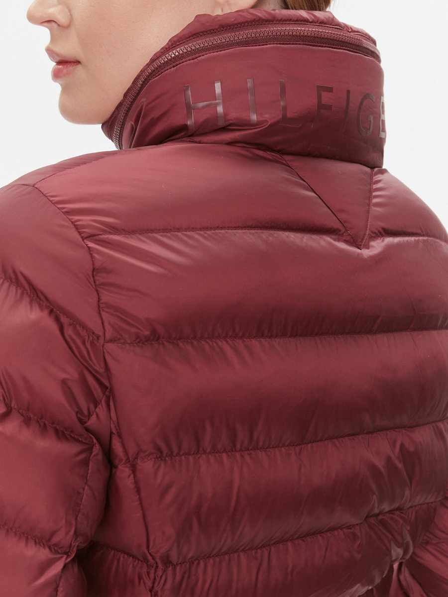 detail Tommy Hilfiger dámska vínová prešívaná bunda