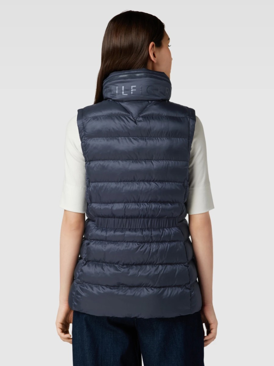 detail Tommy Hilfiger dámska tmavo modrá prešívaná vesta