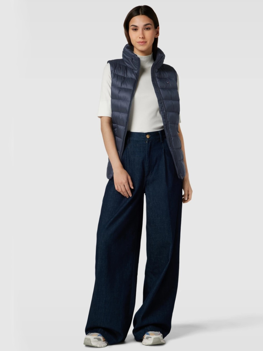 detail Tommy Hilfiger dámska tmavo modrá prešívaná vesta