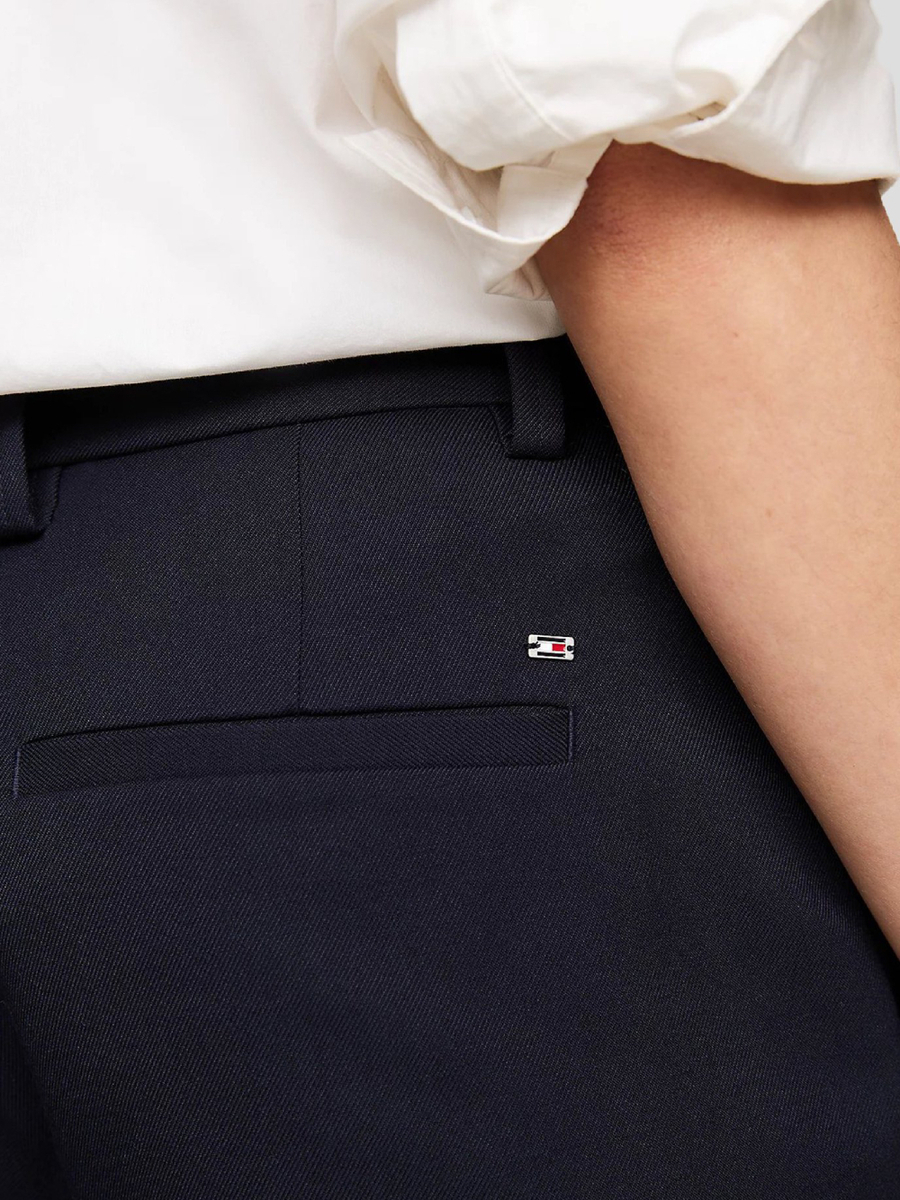 detail Tommy Hilfiger dámske tmavo modré nohavice