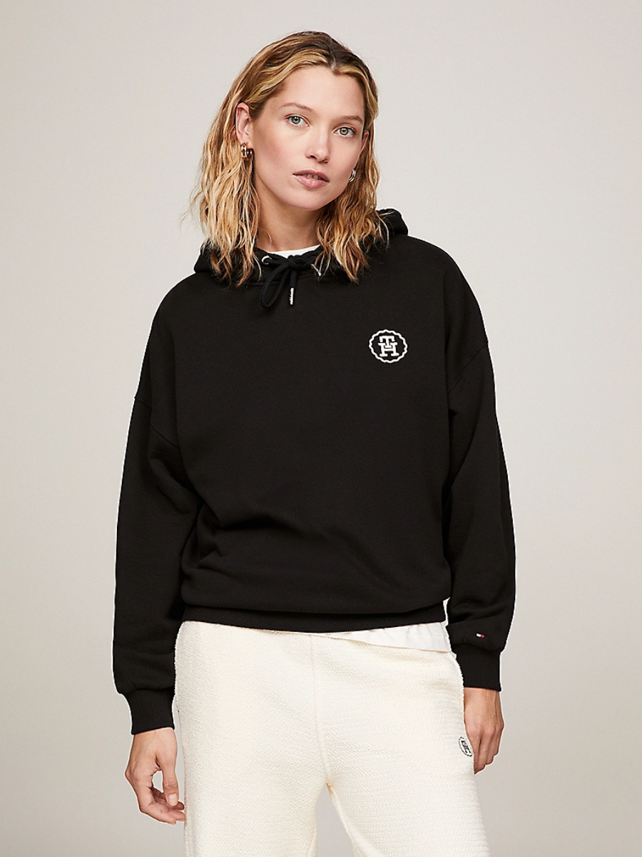detail Tommy Hilfiger dámska čierna mikina s kapucňou