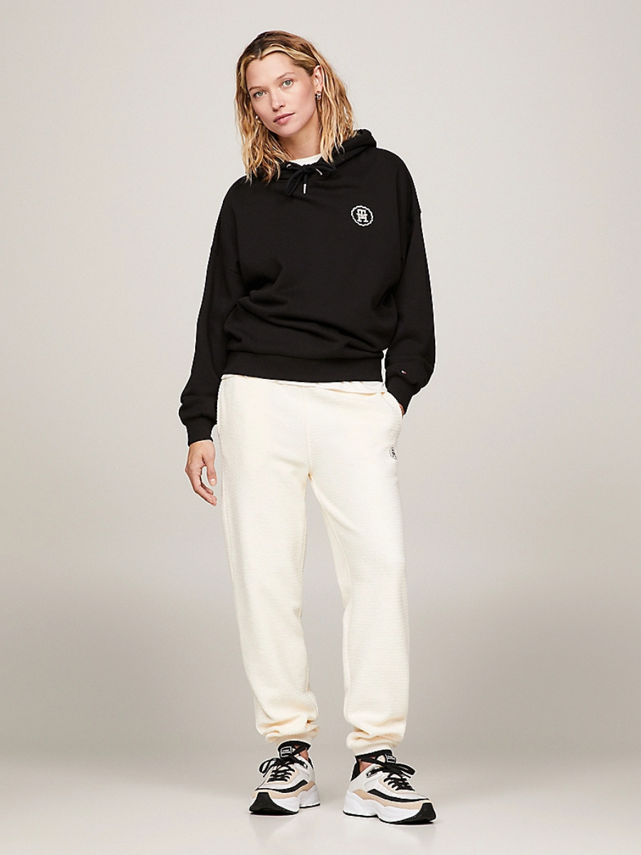 detail Tommy Hilfiger dámska čierna mikina s kapucňou