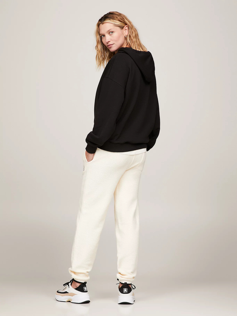 detail Tommy Hilfiger dámska čierna mikina s kapucňou